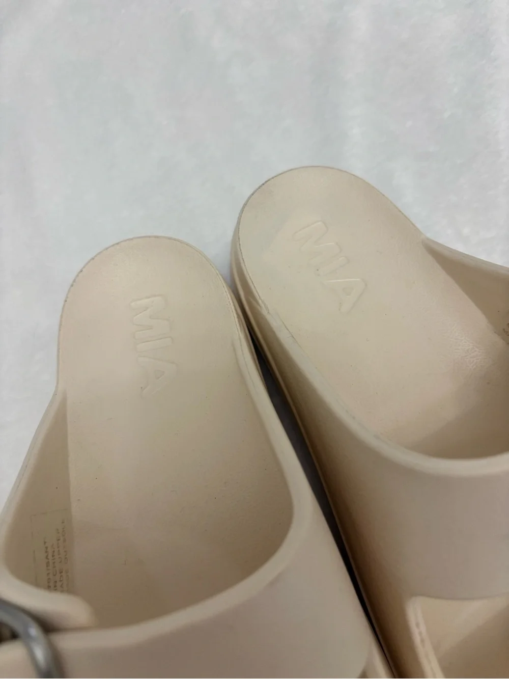 MIA Gen Dual-Buckle Slide Platform Sandals in Seashell Women’s Size 9